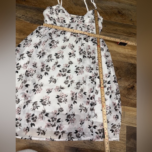 🌸Floral Dream Dress by Hollister 🌸 - Picture 2 of 5